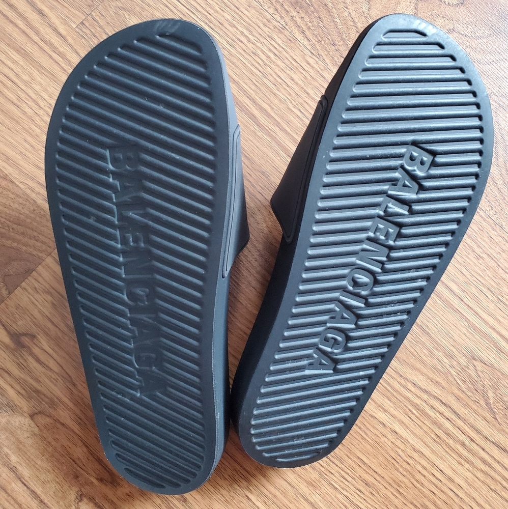 Balenciaga Pool Slides - Picture 2 of 4